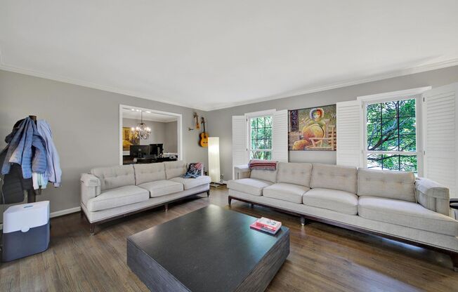 Lovely 3 Bed 2.5 Bath Ranch Home in South Park!