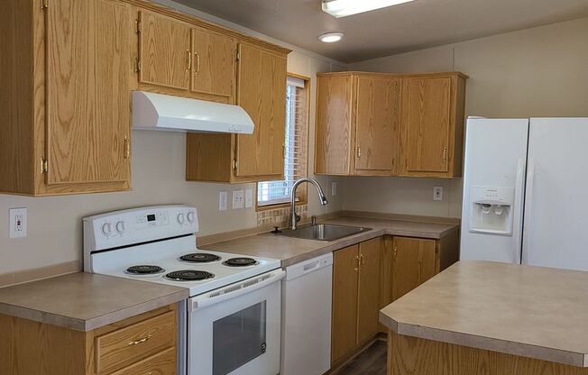 3 beds, 2 baths, 1,000 sqft, $1,595, Unit Honeysuckle Mobile Home Park 26-1