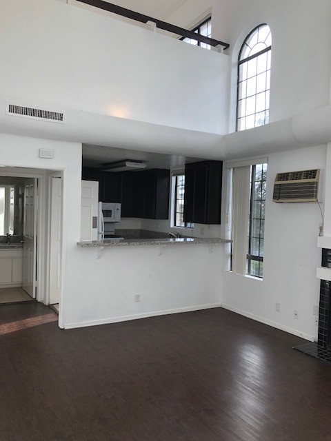 1 bed, 1 bath, $2,250, Unit 205