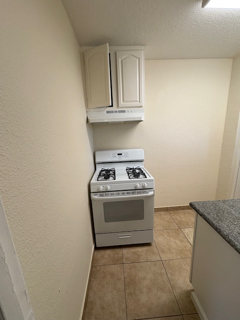 2567 FOOTHILL BLVD
