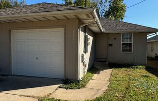 2 Bed | 1 Bath | 1 Car Garage! 900 sqft home in Springfield | Pets Welcome!