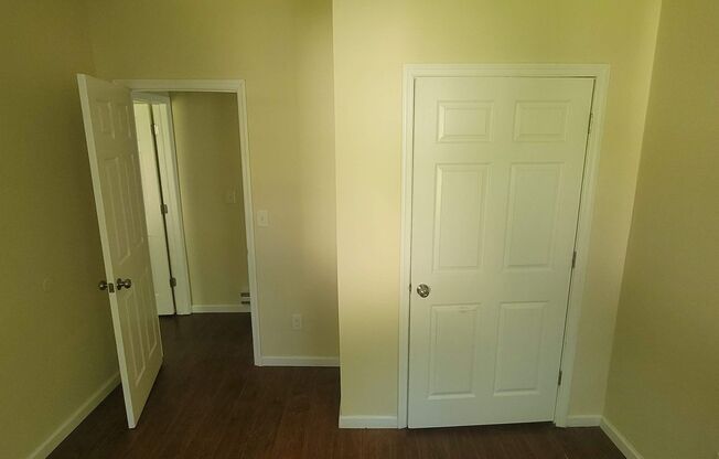 2 beds, 1 bath, $1,200, Unit Unit 6