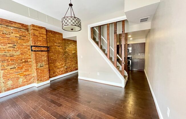 2 beds, 1 bath, 1,100 sqft, $1,750, Unit E2