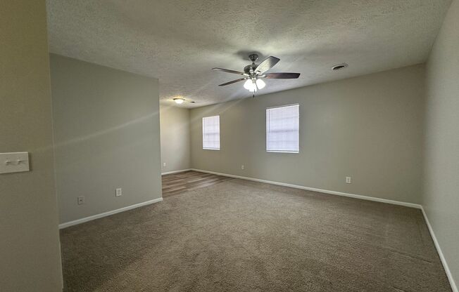 2 beds, 1 bath, 800 sqft, $925, Unit 773