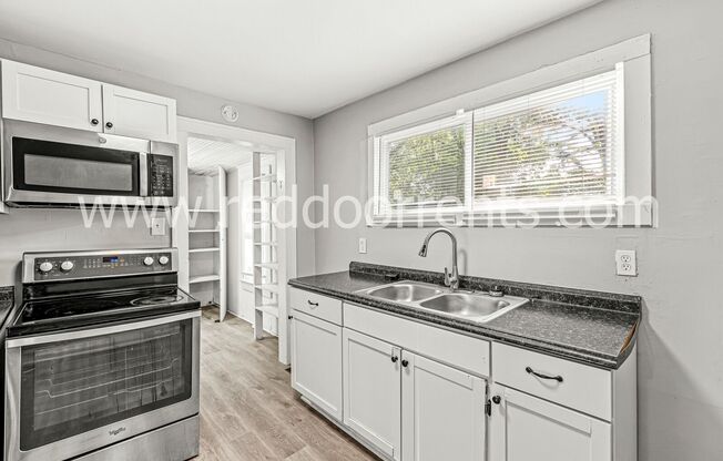 2 beds, 1 bath, $1,095