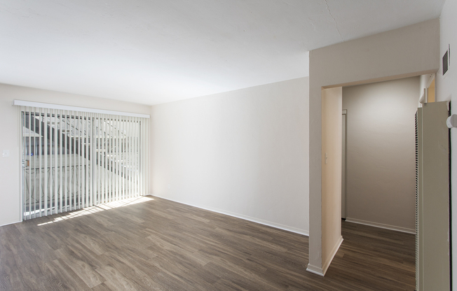 Perfectly Located Coronado 2BR with Onsite Laundry ~ MUST SEE!