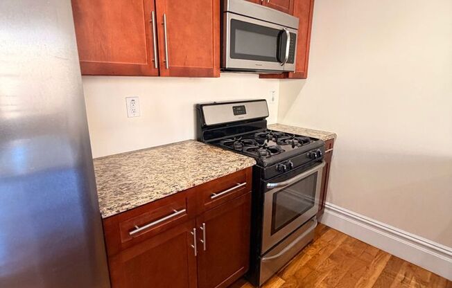 Surmount Commons: Elevate Your Lifestyle in Weehawken's Premier Luxury Residence!