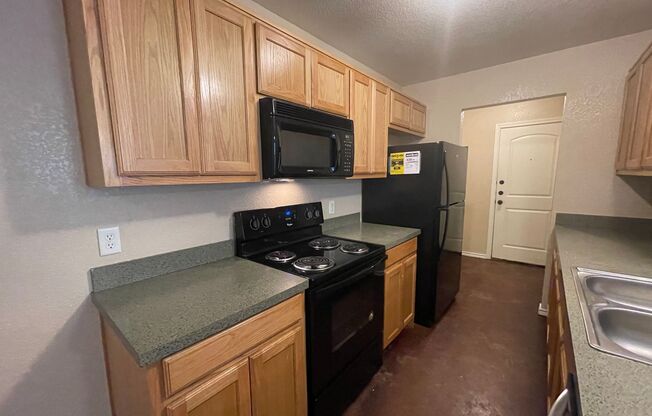 3 beds, 2 baths, 1,100 sqft, $1,395, Unit 8106