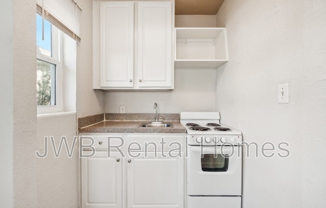 221 15 AVE N