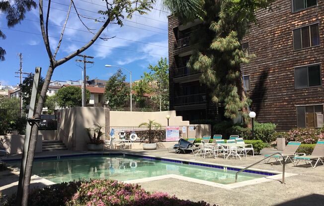2BR 2BA Condo-AC, Washer/Dryer in Unit, Pet Friendly, Assigned Parking, Pool/Spa