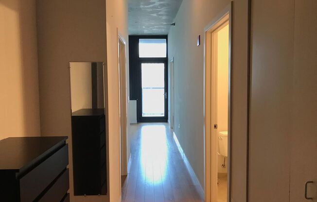 High floor 2b2b unit right by Westloop