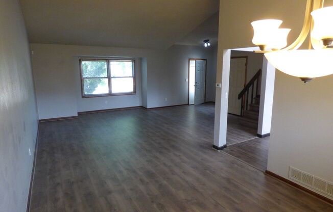 $0 DEPOSIT OPTION.  TRI-LEVEL HOME IN SE AURORA