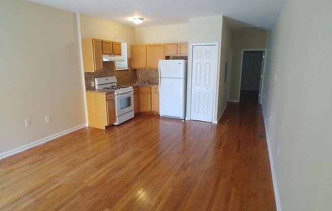 1 bed, 1 bath, 900 sqft, $1,400