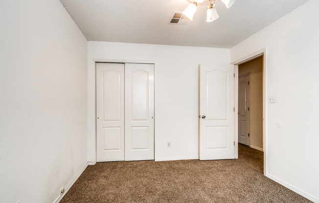 3 beds, 2 baths, $1,400