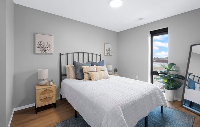 1 bed, 1 bath, 700 sqft, $1,400, Unit 2412