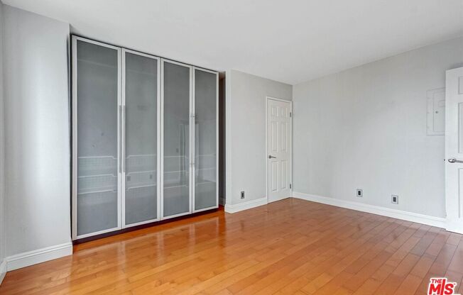 2 beds, 1.8 baths, 974 sqft, $4,200, Unit 1002