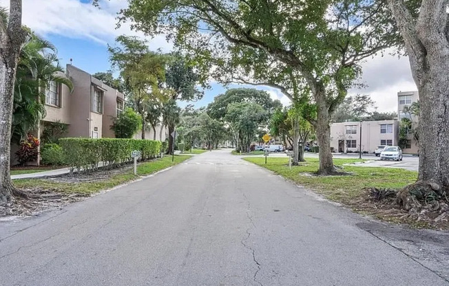 9441 Live Oak Pl