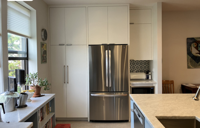 225 LINCOLN PL