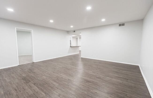 3 beds, 2 baths, 1,300 sqft, $3,698, Unit 202