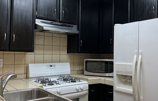 1 bed, 1 bath, $1,995, Unit 37