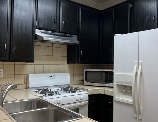 1 bed, 1 bath, $1,995, Unit 37