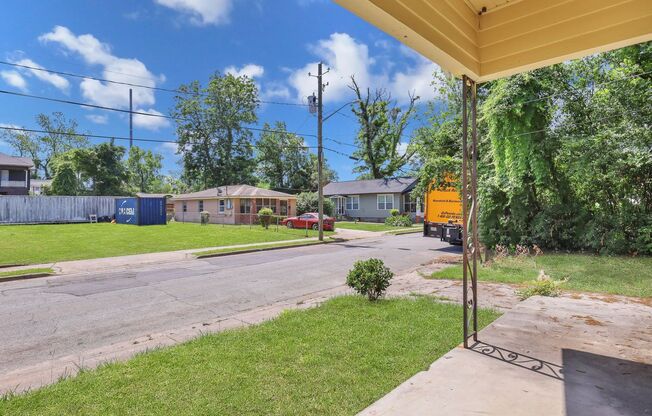 Cozy 2-Bedroom, 1-Bathroom House at Savannah