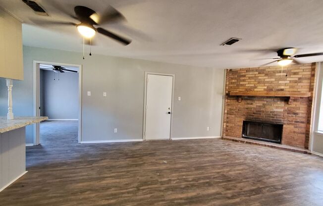 Remodeled 3 bedroom house close to everything on north side!!