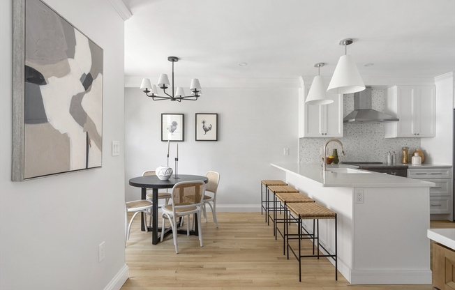 715 E 7 ST