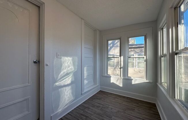 Great 5 Bedroom 1 Bathroom Home in Minneapolis!!