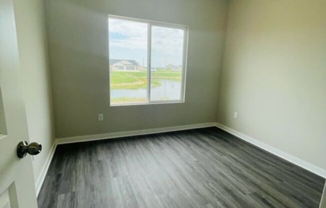 3 beds, 2 baths, 1,200 sqft, $1,595