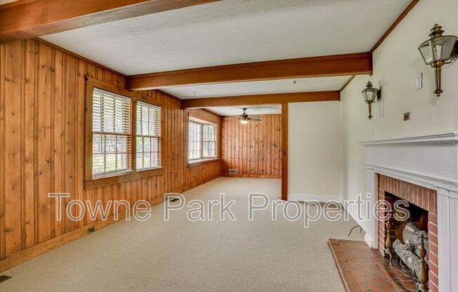 233 LAFAYETTE DR