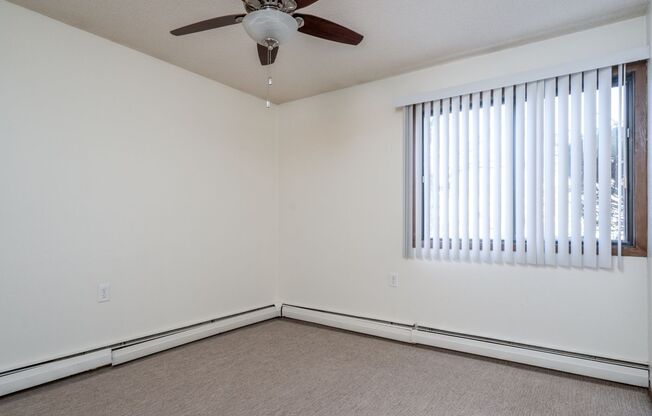 2 beds, 1 bath, 938 sqft, $1,365, Unit 880-101