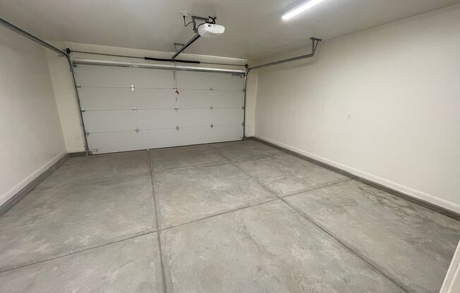 FOUR BEDROOM!!! White Trails Home!!!