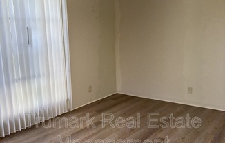 1037 E GLENOAKS BLVD