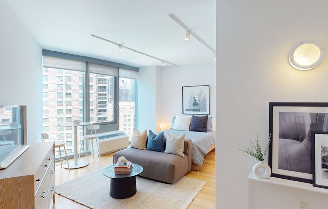 553 W 53 ST