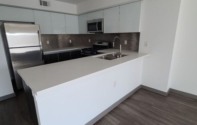 1 bed, 1.5 baths, 850 sqft, $2,800, Unit 3