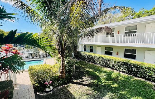 Charming 1/1 Centrally Located In The Heart Of Victoria Park