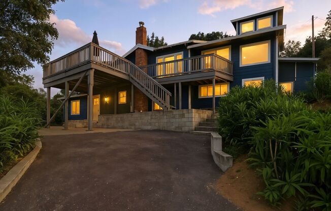 3 Beds/2.5 Baths Multilevel Home with Amazing Views!