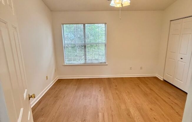 Fabulous Townhome in Prime Location – Comfort, Convenience & Style!