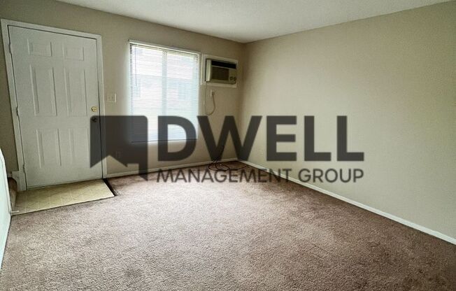 2 beds, 1 bath, $900, Unit 8E