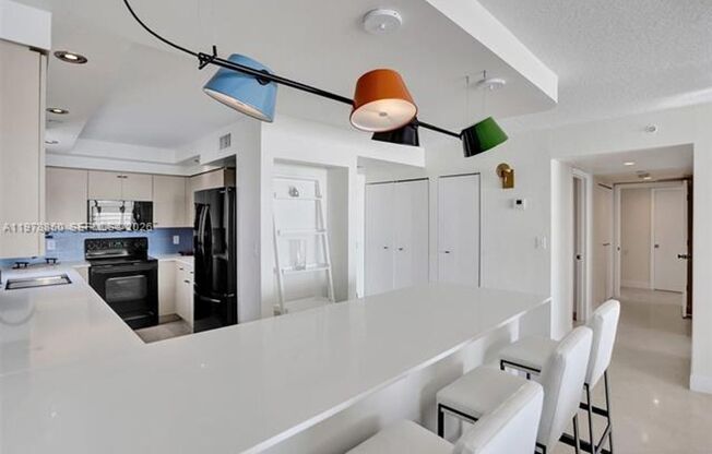 2 beds, 2 baths, 1,276 sqft, $5,200, Unit 6917 Collins Ave # 915