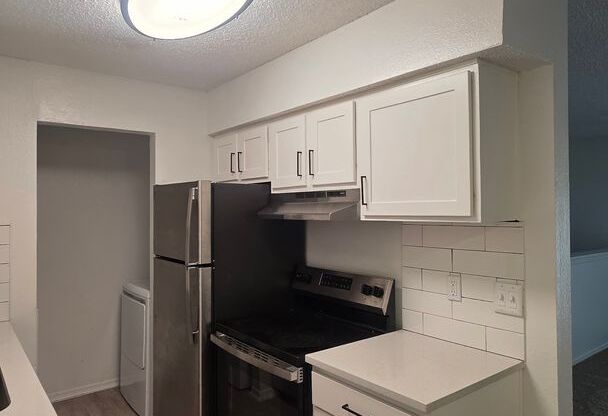 2 beds, 2 baths, 877 sqft, $1,299, Unit 0610