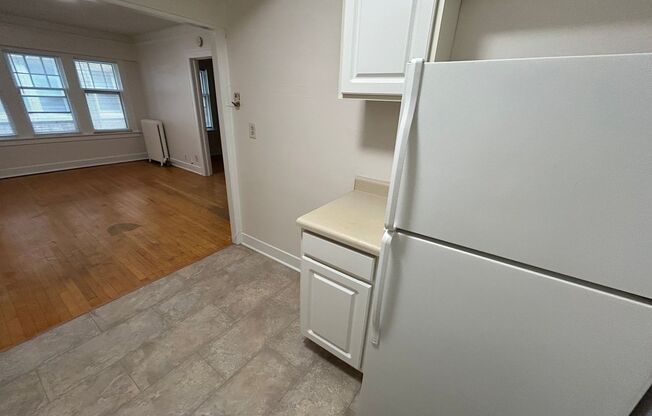 1 bed, 1 bath, $995, Unit 33