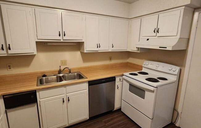 Chapel Hill / The Oaks Townhome