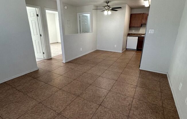2 beds, 1 bath, 720 sqft, $1,175, Unit 10-2098