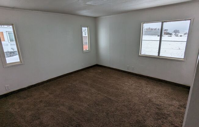 3 beds, 1 bath, 778 sqft, $1,195, Unit #6