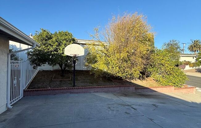 3 Bedroom 2 Bathroom Granada Hills Home (Main House) Great Location!