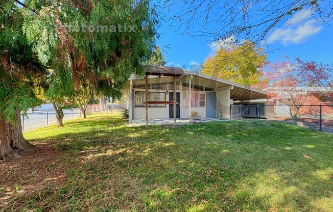 Clean & Quiet Northside Home