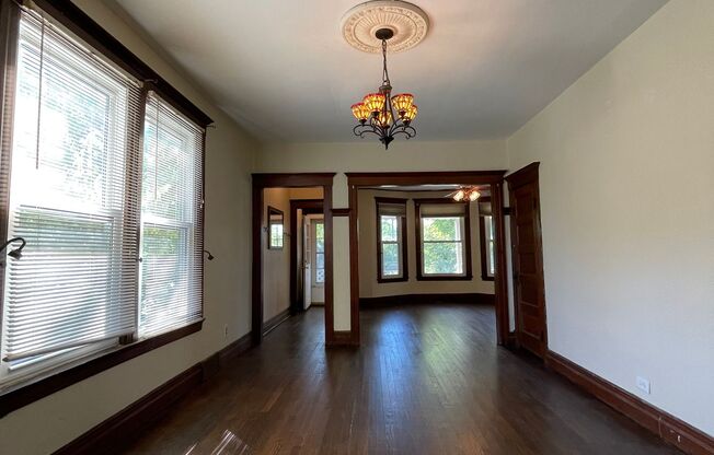 Charming Retreat: Two Blocks from Michigan Central Station