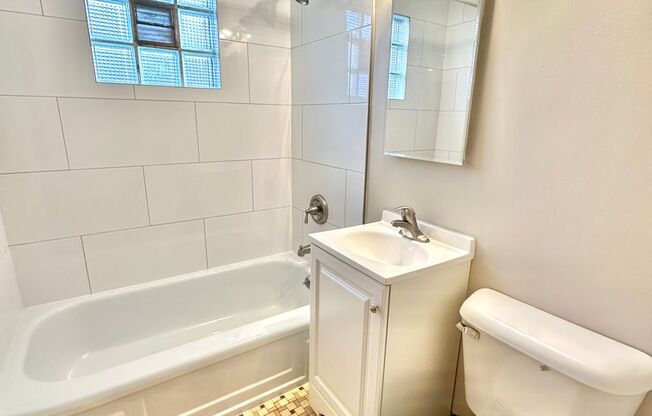 3 beds, 1 bath, $1,299, Unit 4670 - Upper